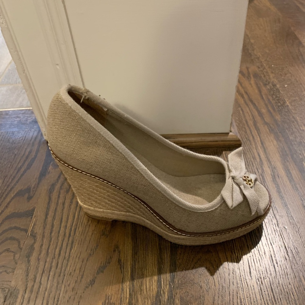 Tory Burch Wedges 8.5 - Picture 2 of 6